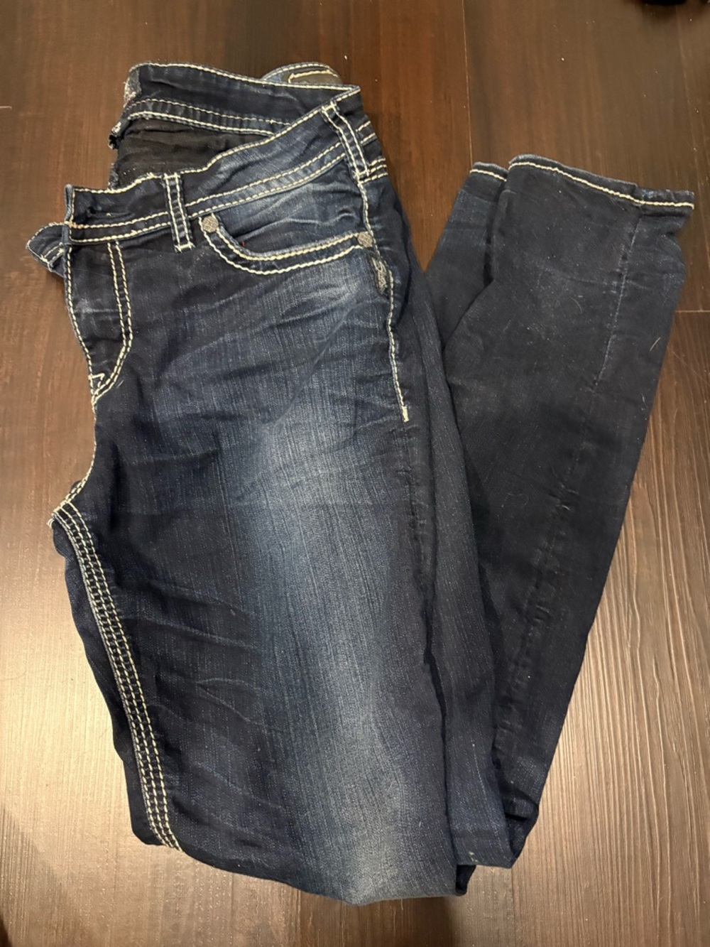 Silver Jeans Dark Blue Women's Stretch Jeans with Contrast Stitching